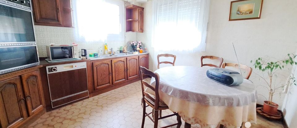 House 5 rooms of 110 m² in Rédené (29300)
