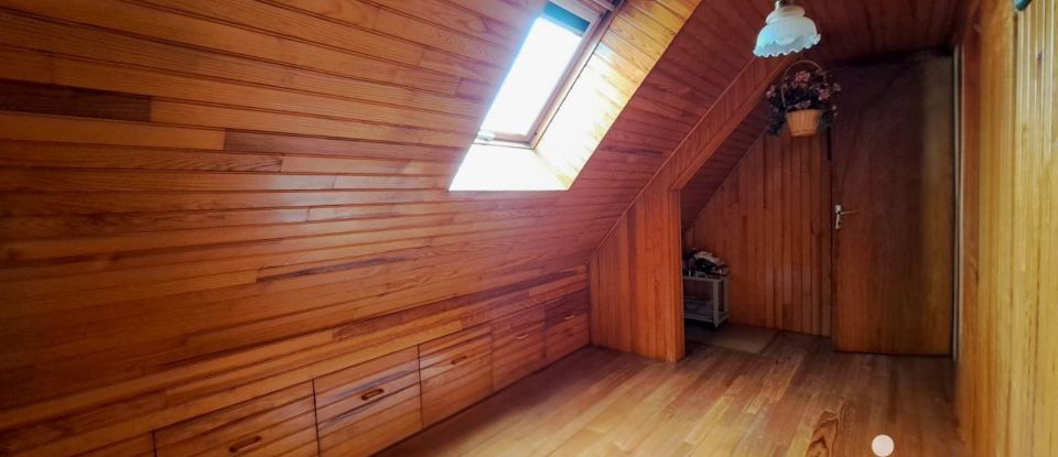 House 5 rooms of 110 m² in Rédené (29300)