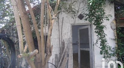 Parking of 173 m² in Villelaure (84530)