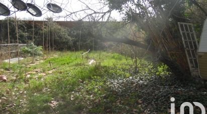 Parking of 173 m² in Villelaure (84530)