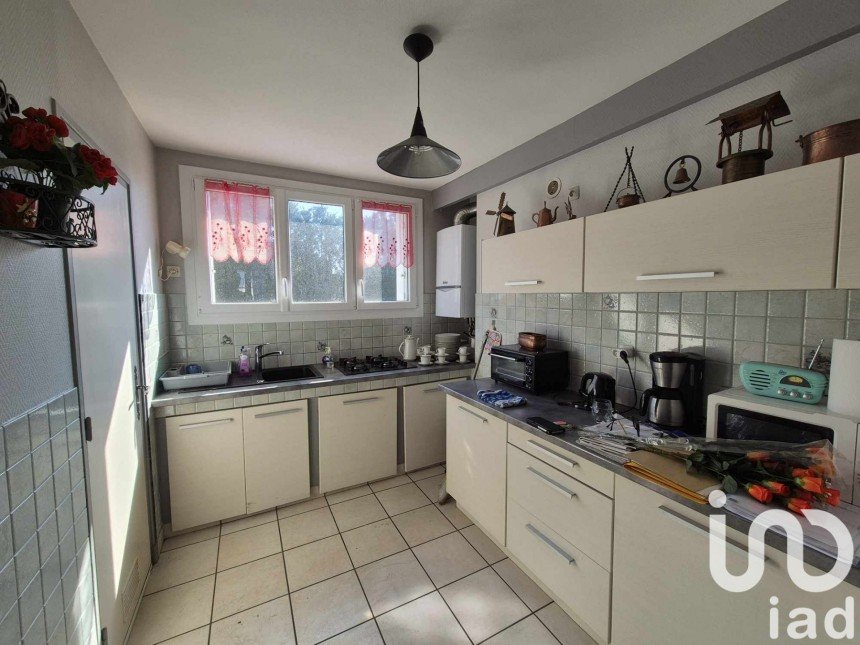 Apartment 3 rooms of 65 m² in Brest (29200)