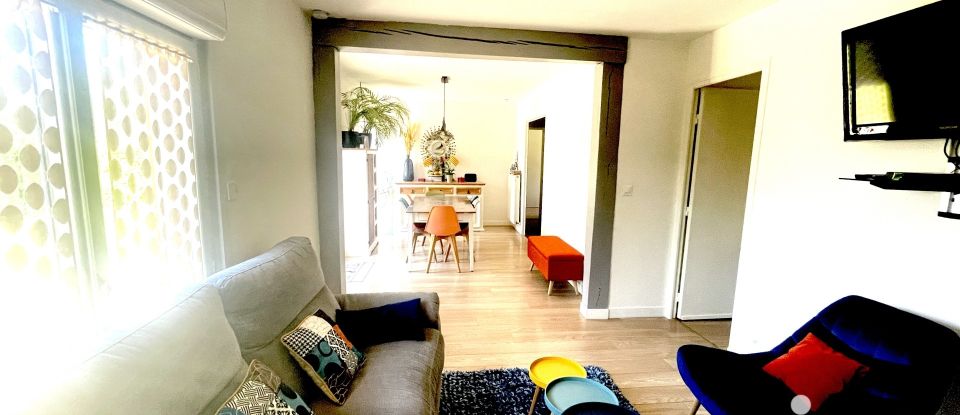 House 5 rooms of 77 m² in Bazoches-sur-le-Betz (45210)