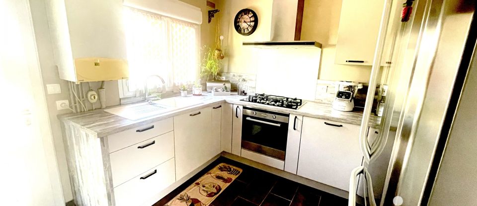 House 5 rooms of 77 m² in Bazoches-sur-le-Betz (45210)