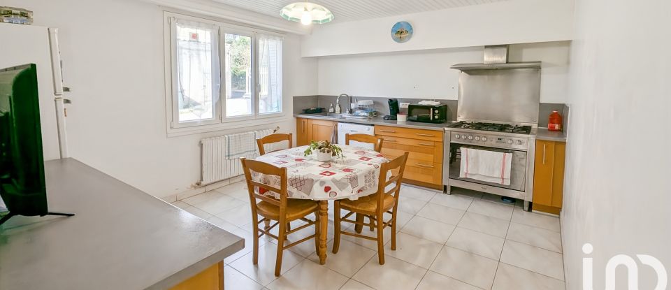 Maison 6 pièces de 135 m² à Pujaut (30131)
