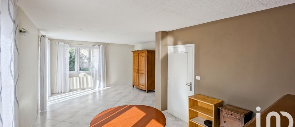 Maison 6 pièces de 135 m² à Pujaut (30131)