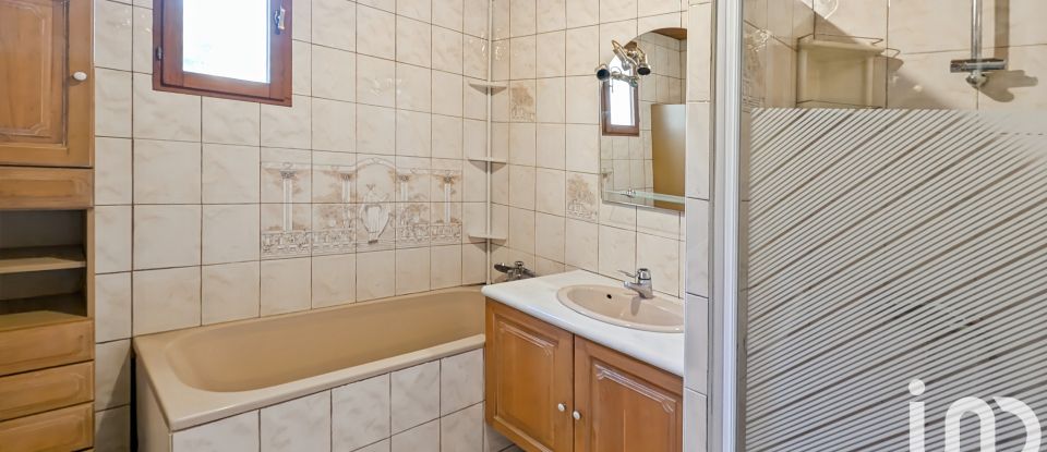Maison 6 pièces de 135 m² à Pujaut (30131)