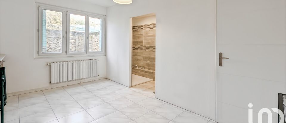 Maison 6 pièces de 135 m² à Pujaut (30131)