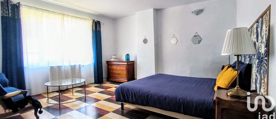 Lodge 50 rooms of 904 m² in - (30570)