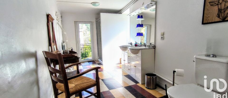 Lodge 50 rooms of 904 m² in - (30570)