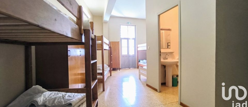 Lodge 50 rooms of 904 m² in - (30570)