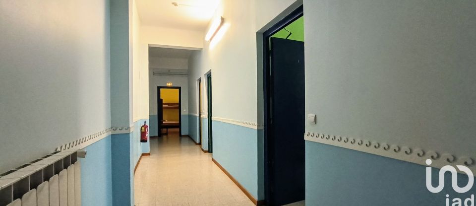 Lodge 50 rooms of 904 m² in - (30570)