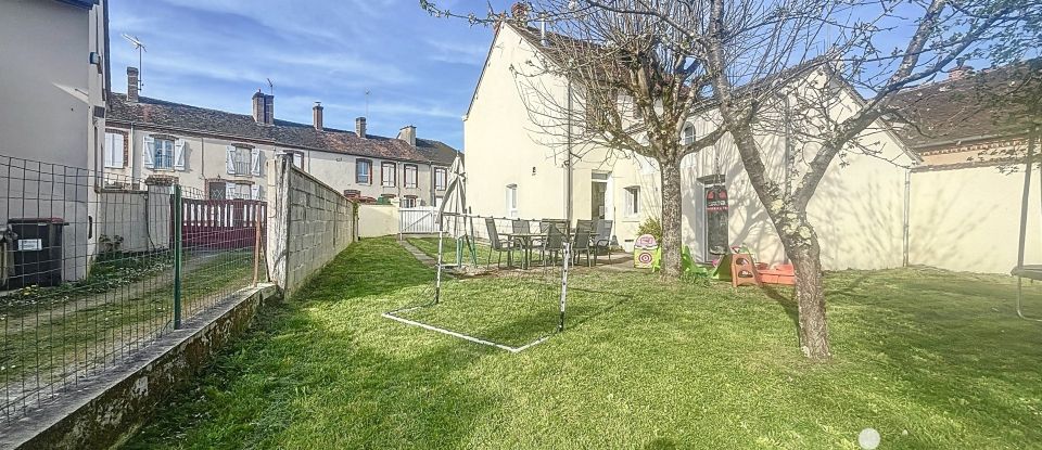 House 6 rooms of 123 m² in Saint-Germain-des-Prés (45220)