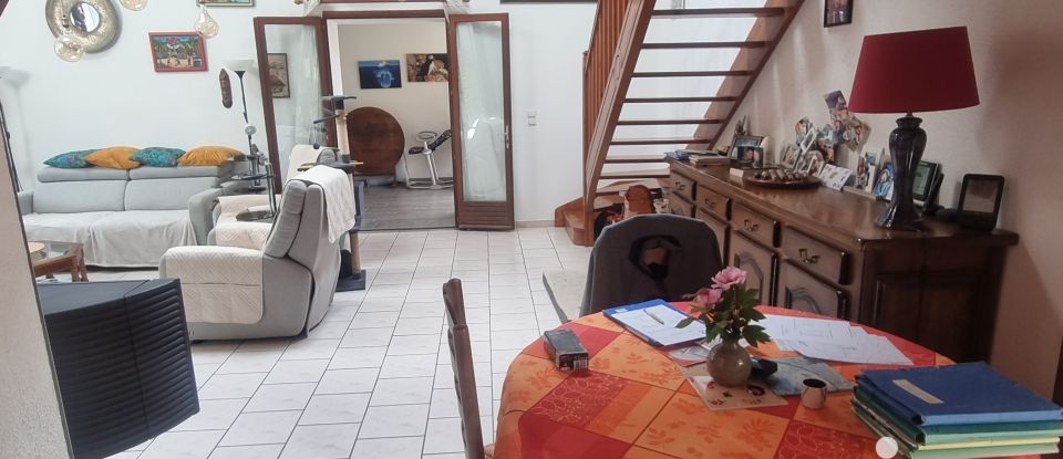 Country home 5 rooms of 159 m² in Sainte-Colombe-en-Bruilhois (47310)