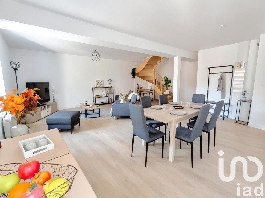 Duplex 3 rooms of 100 m² in Saint-Laurent-de-Chamousset (69930)