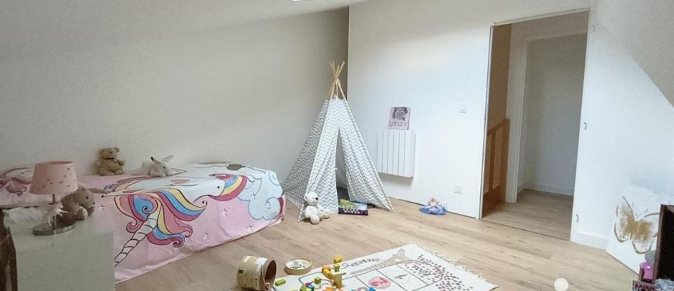 Duplex 3 rooms of 100 m² in Saint-Laurent-de-Chamousset (69930)