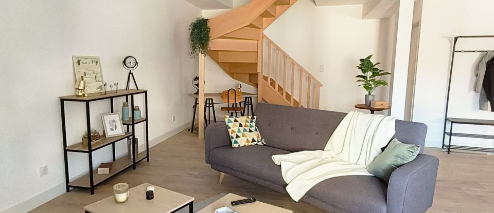 Duplex 3 rooms of 100 m² in Saint-Laurent-de-Chamousset (69930)