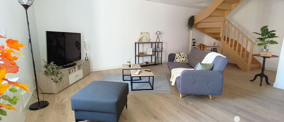 Duplex 3 rooms of 100 m² in Saint-Laurent-de-Chamousset (69930)