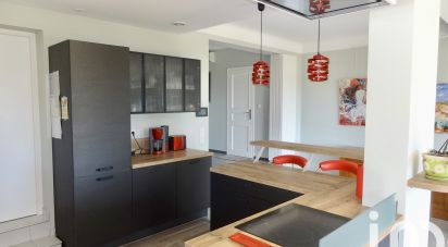 House 8 rooms of 232 m² in Connaux (30330)
