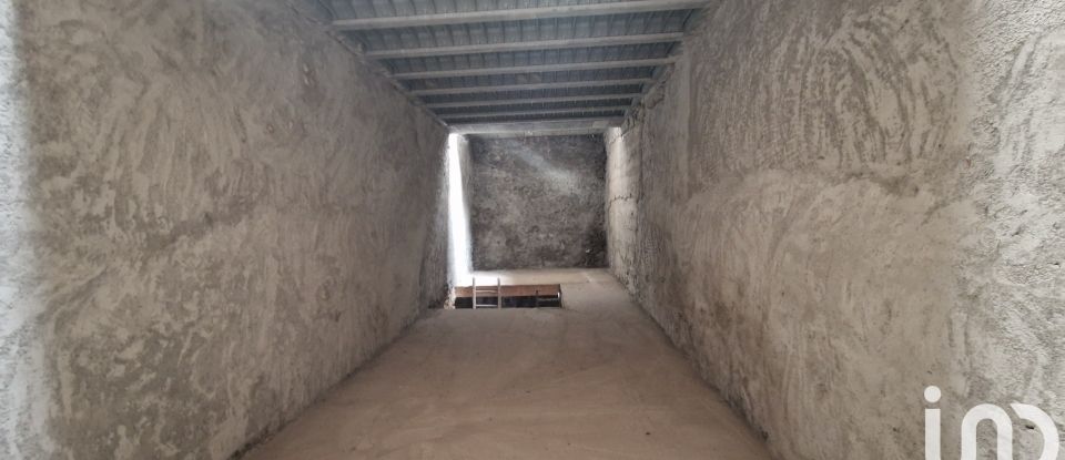 Parking/garage/box de 85 m² à Valensole (04210)