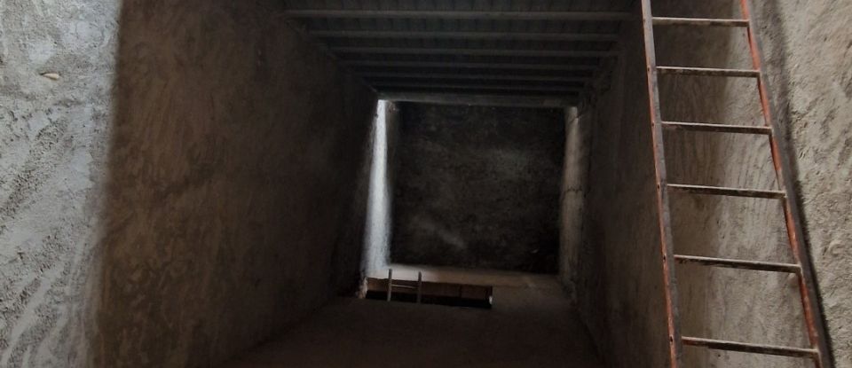 Parking/garage/box de 85 m² à Valensole (04210)