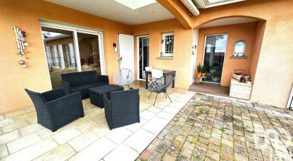 Maison traditionnelle 6 pièces de 138 m² à Chambœuf (42330)