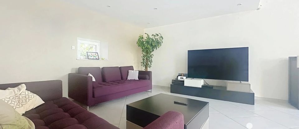 Maison 10 pièces de 186 m² à Virandeville (50690)