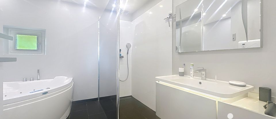 Maison 10 pièces de 186 m² à Virandeville (50690)