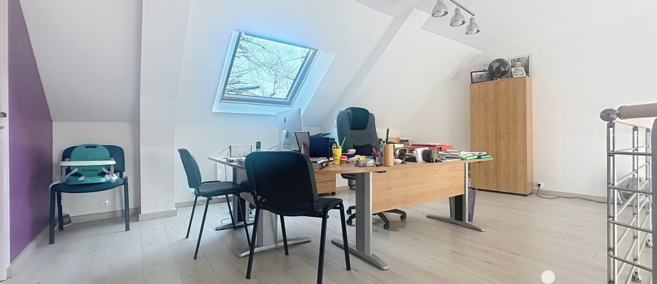 Maison 10 pièces de 186 m² à Virandeville (50690)