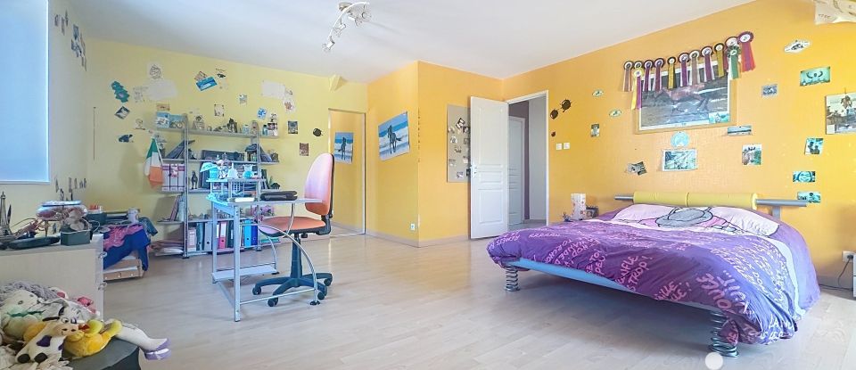 Maison 10 pièces de 186 m² à Virandeville (50690)