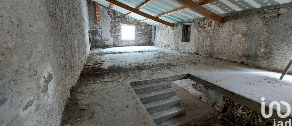Maison 4 pièces de 360 m² à Oraison (04700)