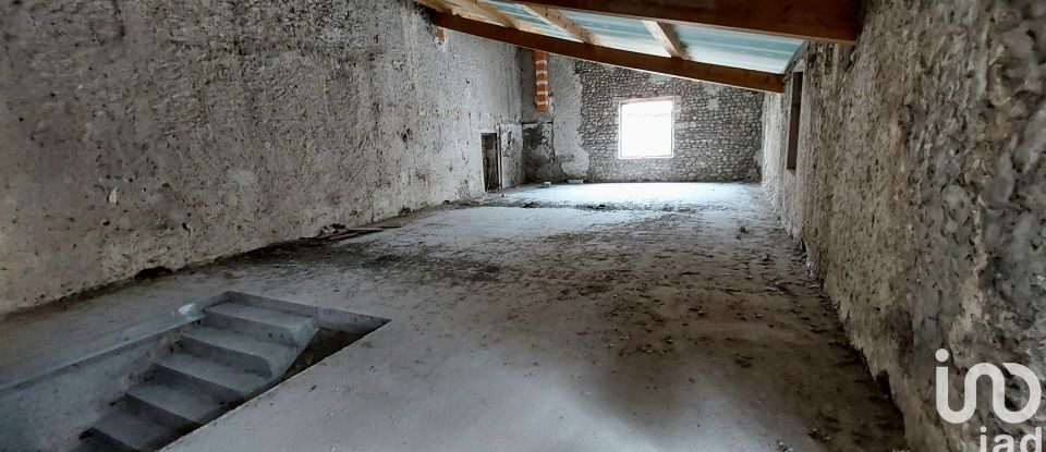 Maison 4 pièces de 360 m² à Oraison (04700)