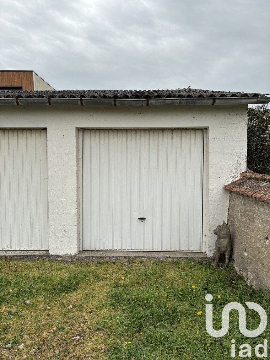 Parking of 15 m² in La Rochelle (17000)