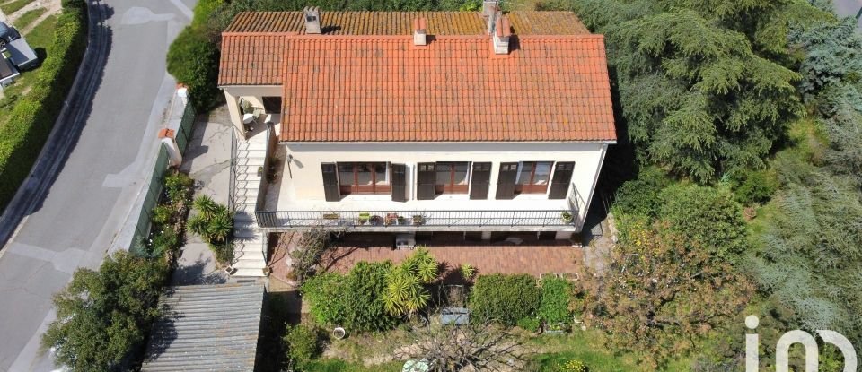 Traditional house 5 rooms of 158 m² in La Garde (83130)