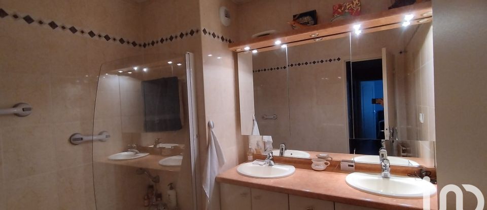 Apartment 4 rooms of 92 m² in Oyonnax (01100)