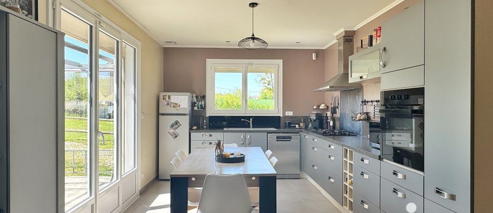 House 4 rooms of 103 m² in Cellettes (16230)