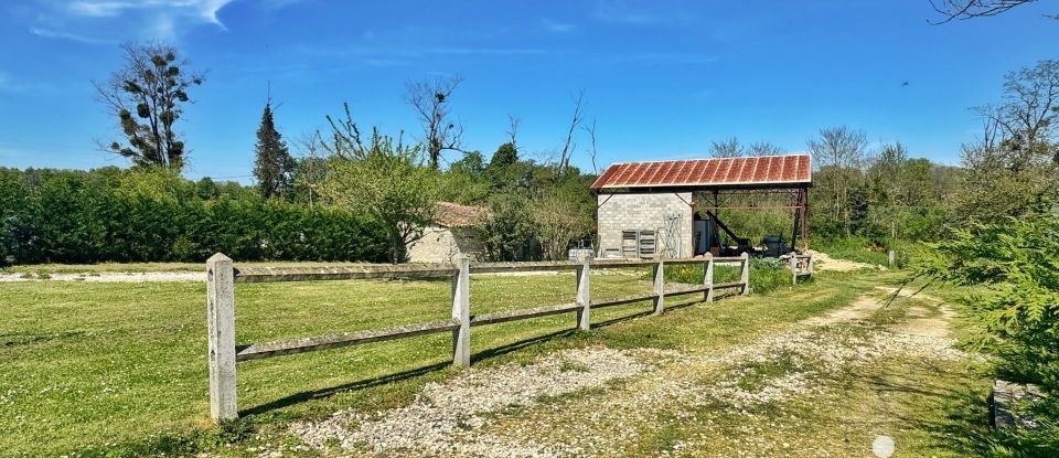 House 4 rooms of 103 m² in Cellettes (16230)