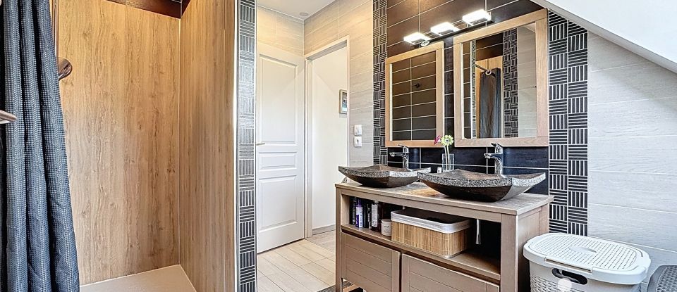 Maison 5 pièces de 107 m² à Théville (50330)