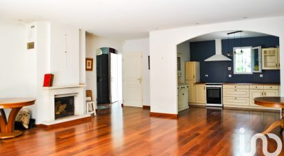 House 6 rooms of 166 m² in Saint-Jeannet (06640)