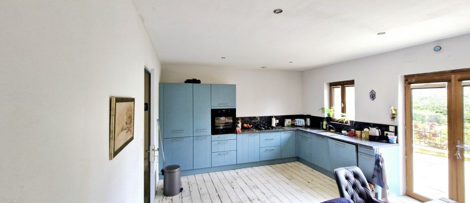 House 4 rooms of 125 m² in Chabanais (16150)