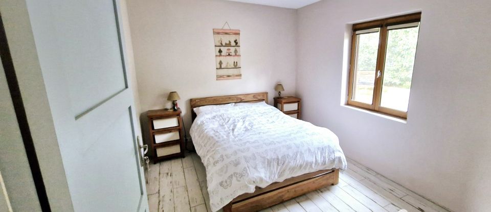 House 4 rooms of 125 m² in Chabanais (16150)