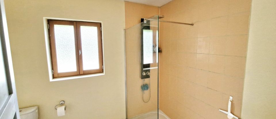 House 4 rooms of 125 m² in Chabanais (16150)