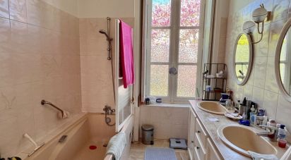 House 4 rooms of 159 m² in Nantes (44100)