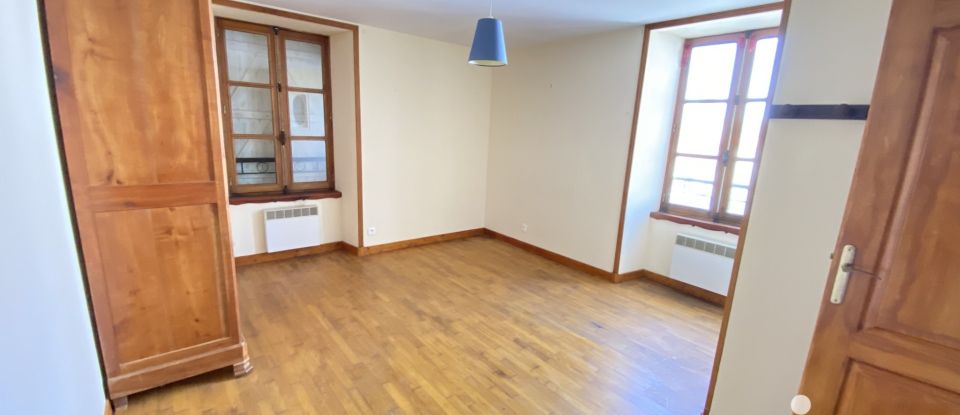 Maison 4 pièces de 75 m² à Saint-Laurent-de-Céris (16450)
