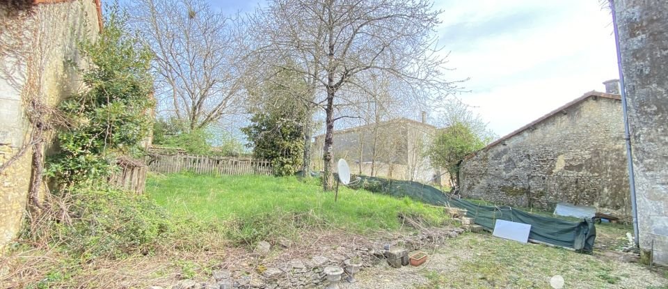 Maison 4 pièces de 75 m² à Saint-Laurent-de-Céris (16450)