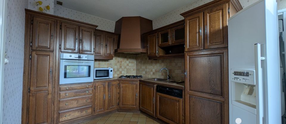 Maison traditionnelle 6 pièces de 118 m² à Saint-Juéry (81160)