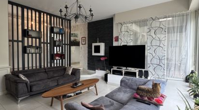 Maison 6 pièces de 185 m² à Saint-Doulchard (18230)