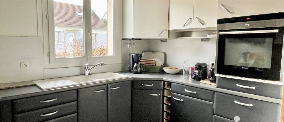 Maison traditionnelle 8 pièces de 157 m² à Houilles (78800)