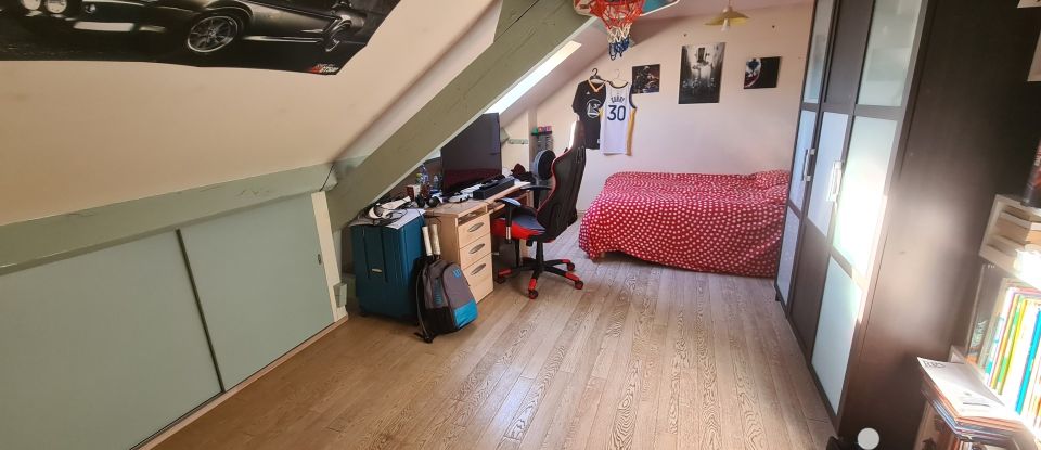 Maison traditionnelle 8 pièces de 157 m² à Houilles (78800)