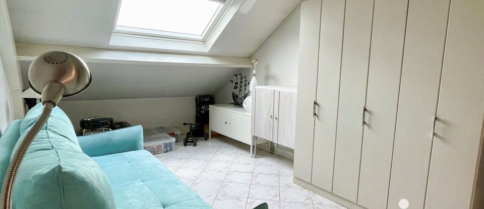 Maison traditionnelle 8 pièces de 157 m² à Houilles (78800)