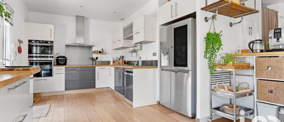 House 7 rooms of 236 m² in Leuville-sur-Orge (91310)